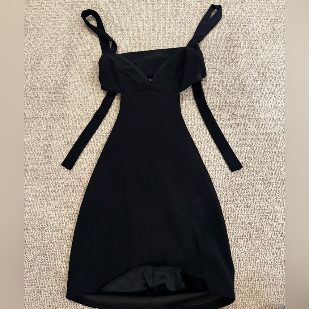 Medium cutout black mini dress